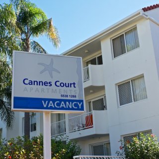 Cannes Court 001